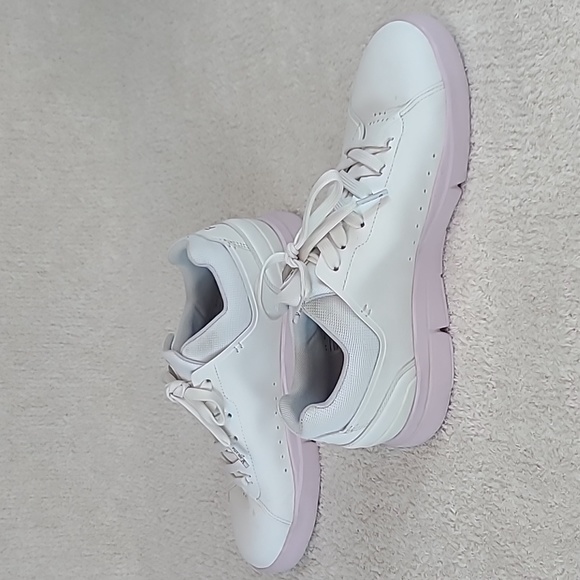 Women's On Cloud The Roger Advantage Lace Up Sneakers - Picture 8 of 8